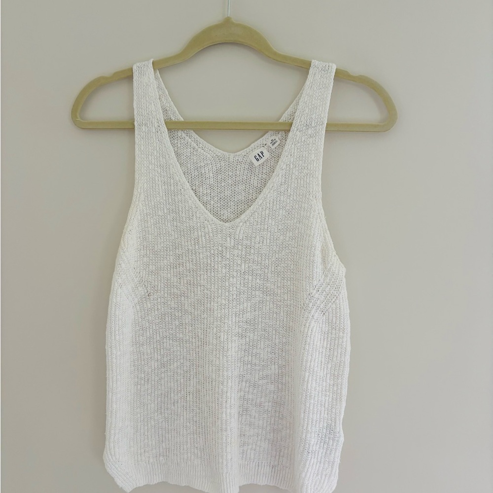 GAP White Knit V-Neck Tank Top